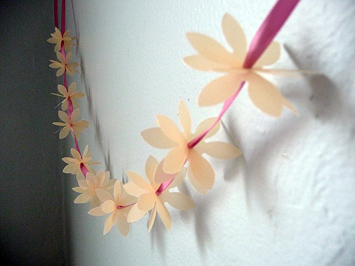 Pretty Paper Projects: Easy Paper Flower Garland